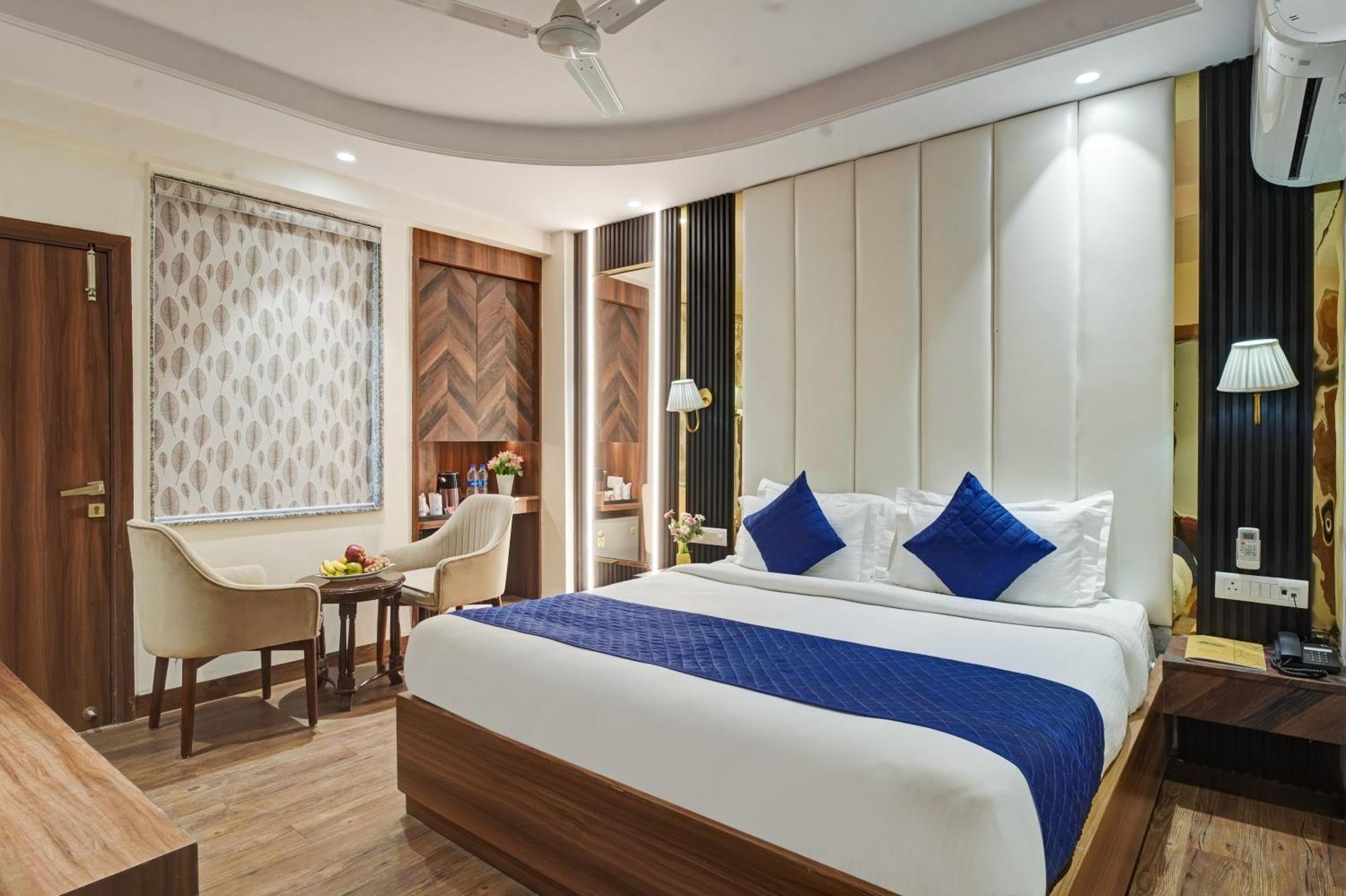 Hotel Saina International New Delhi Extérieur photo