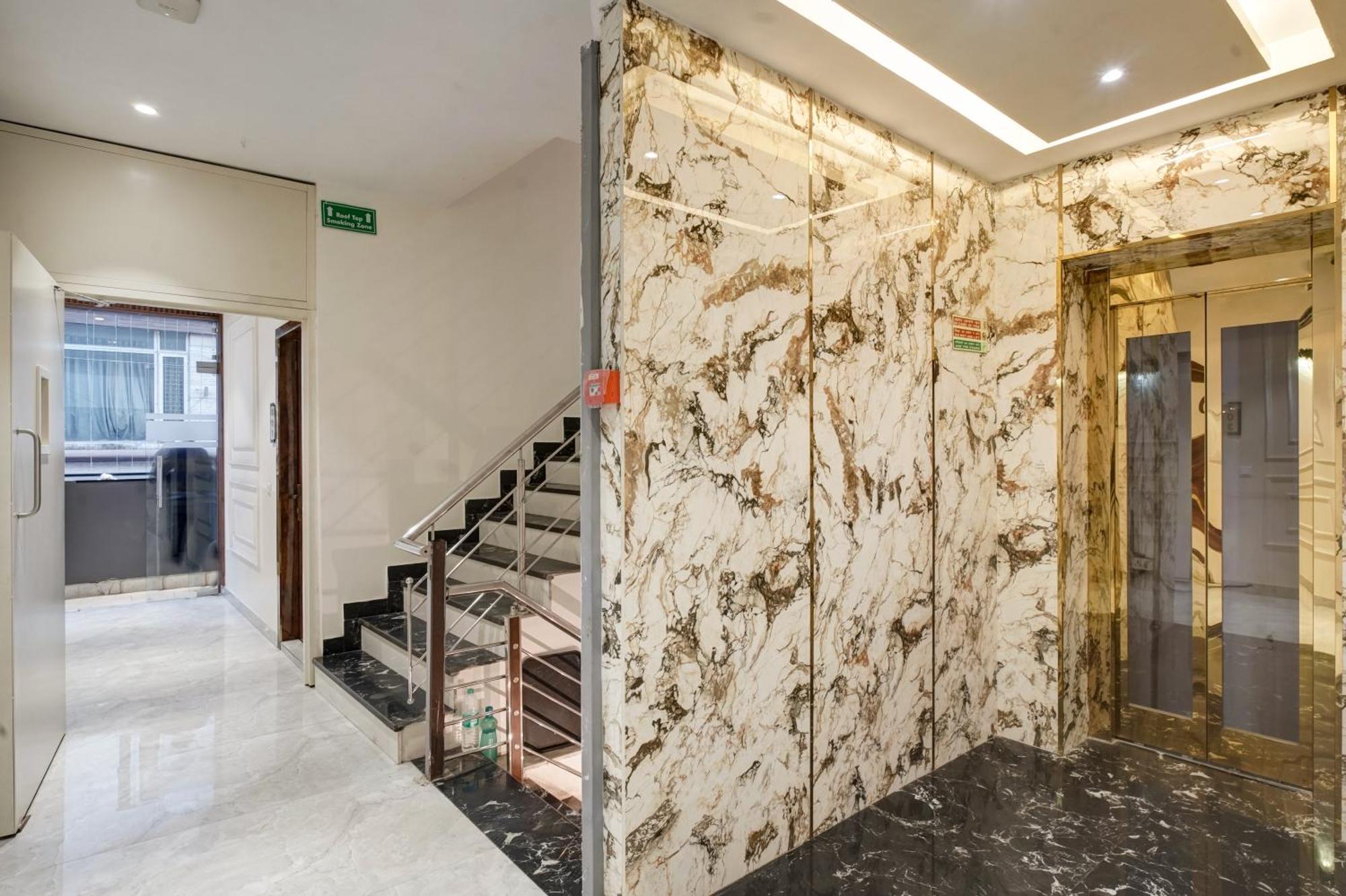 Hotel Saina International New Delhi Extérieur photo