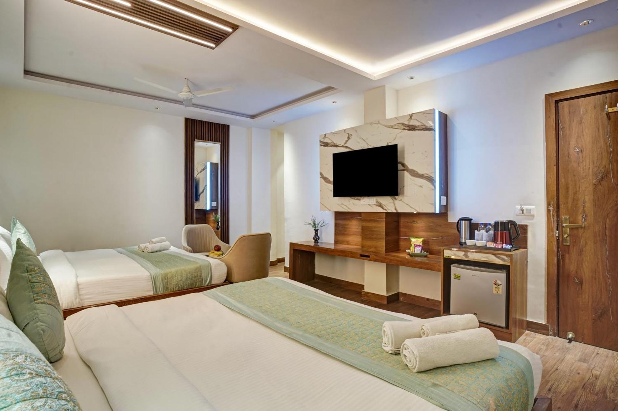 Hotel Saina International New Delhi Extérieur photo