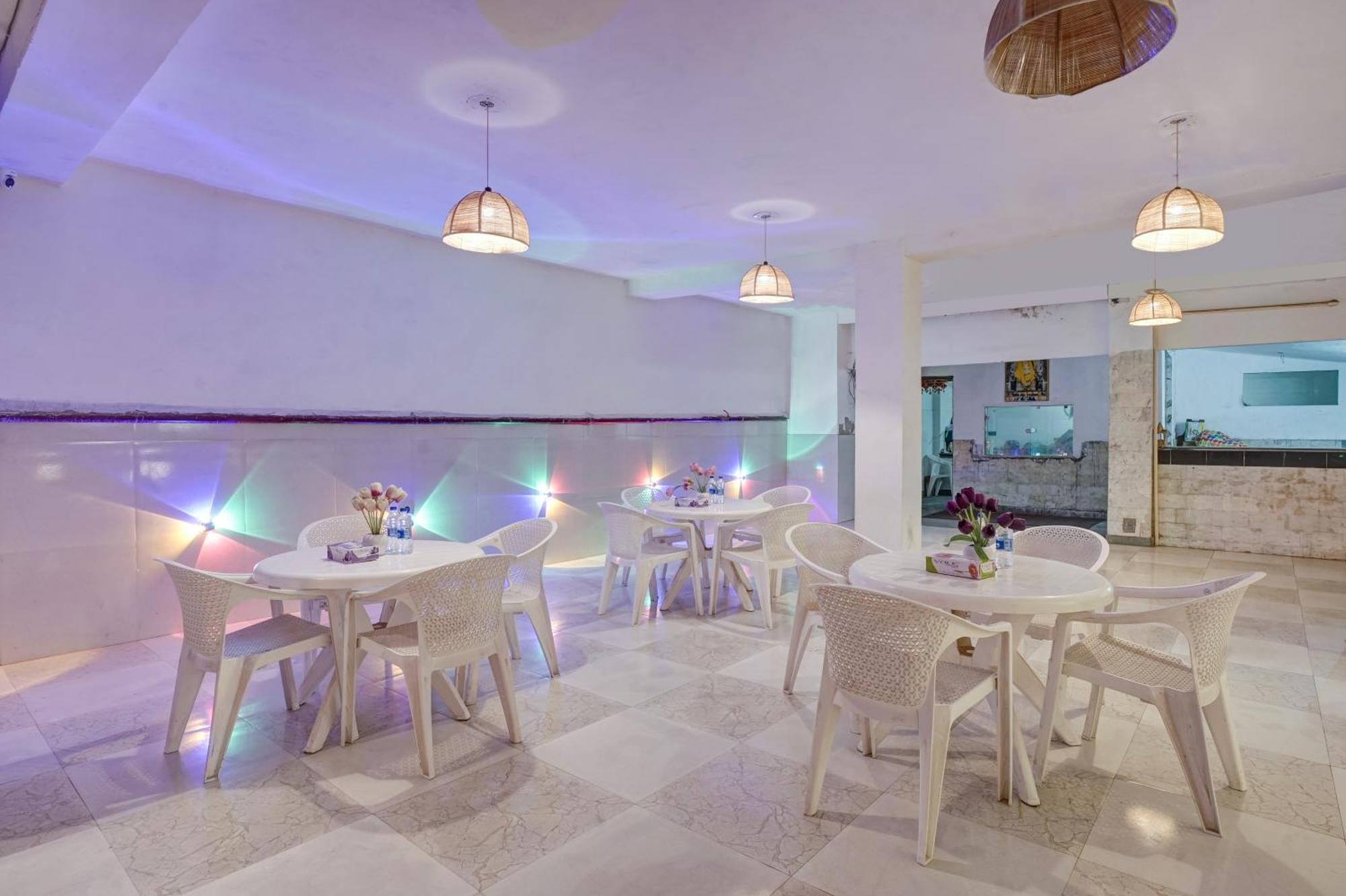 Hotel Saina International New Delhi Extérieur photo