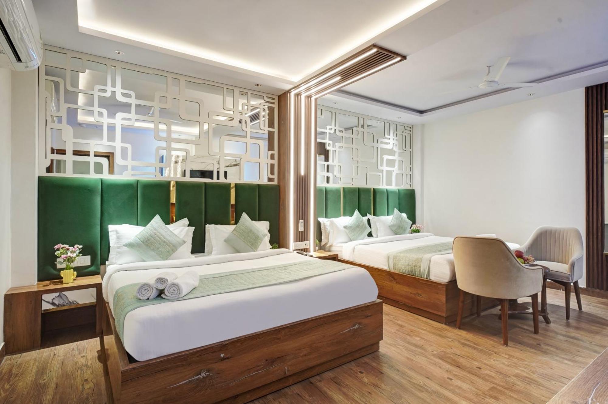 Hotel Saina International New Delhi Extérieur photo