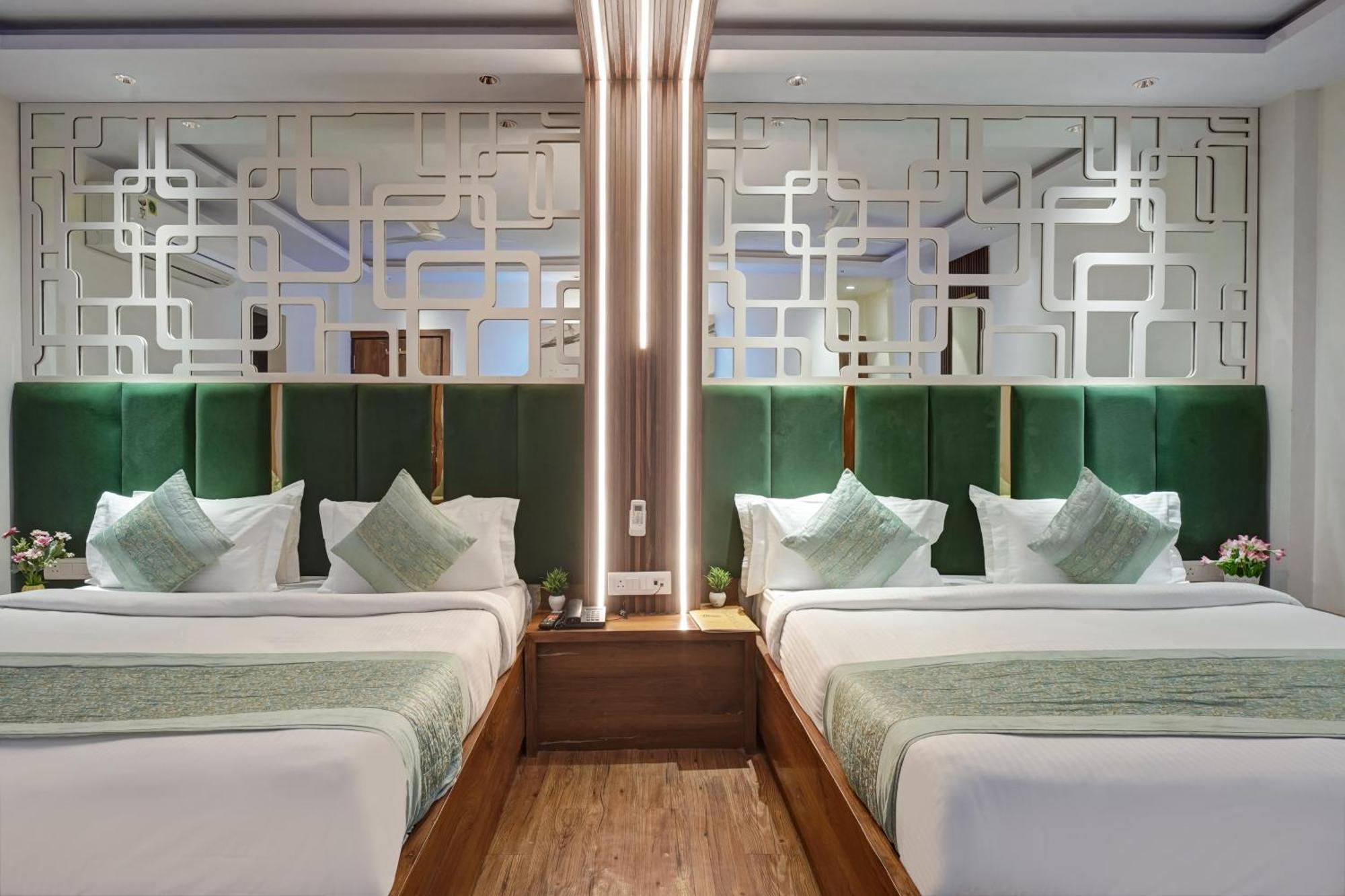 Hotel Saina International New Delhi Extérieur photo